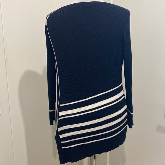 NWT Chico’s Travelers Asymmetrical-Hem Tunic Sweater |Size 8. (Size 1 in Chicos) - Picture 9 of 13